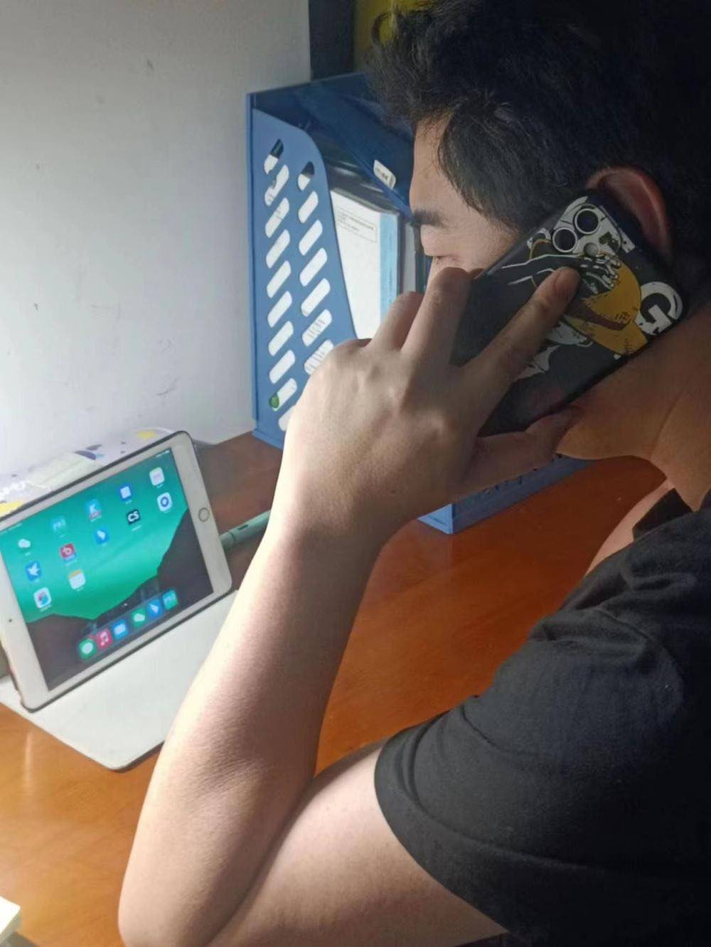 與時(shí)間賽跑的“電話救火” 一條熱線為企業(yè)復(fù)工化解票據(jù)與設(shè)備危機(jī)